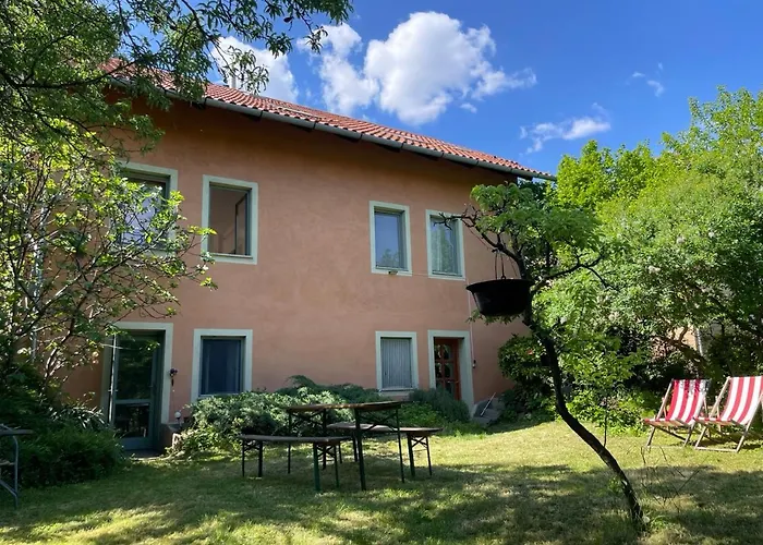 Balazs Guesthouse - In A Green Area, With Our Own Garden - Next To Metro 4 Station Boedapest